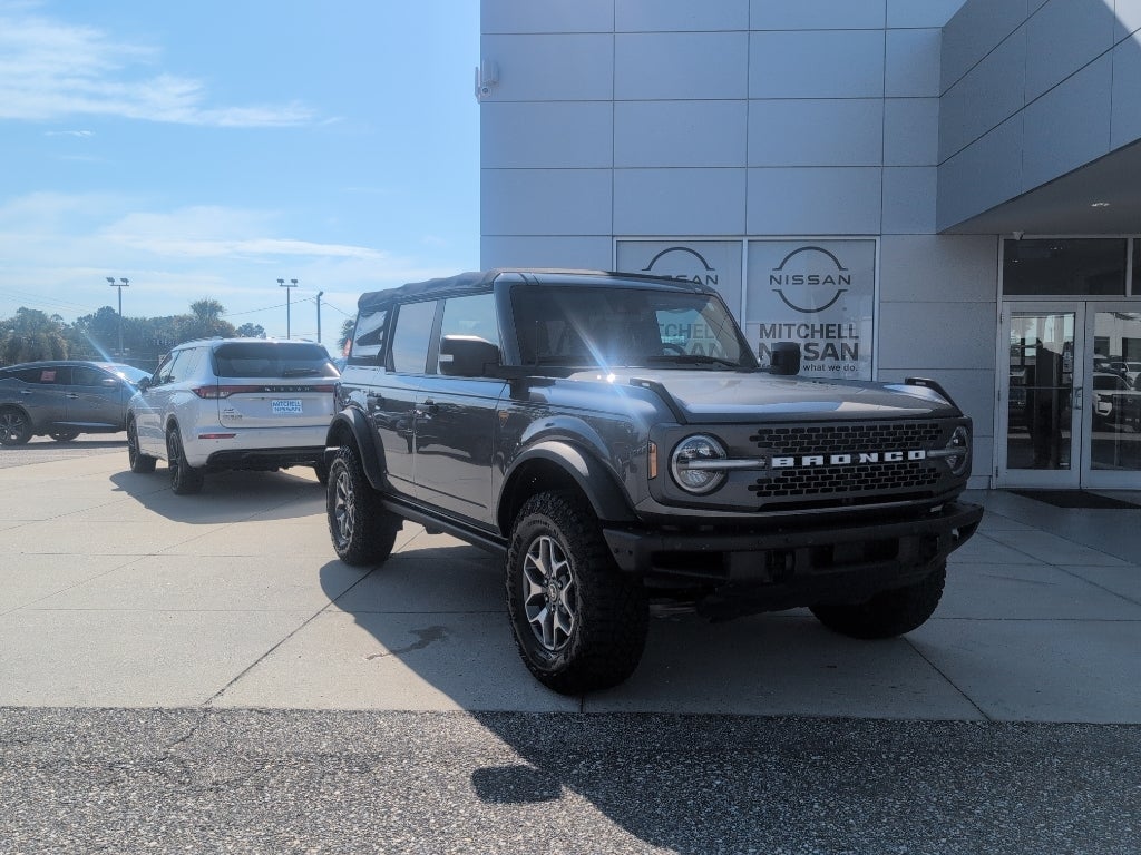 2022 Ford Bronco Badlands in Carbonized Gray Metallic — front three-quarter view