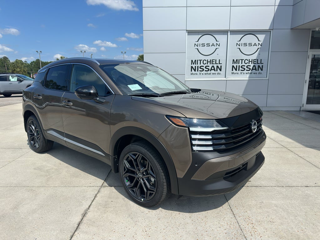 2026 Nissan Kicks SR in Canyon Bronze Metallic — front three-quarter view