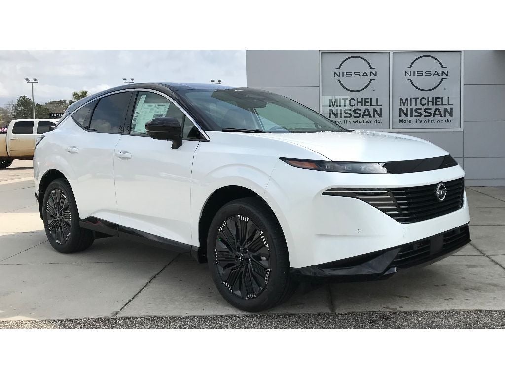 2026 Nissan Murano Platinum in Everest White Pearl Tricoat/Super Black — front three-quarter view