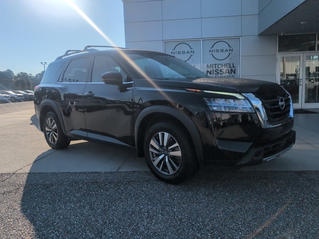2024 Nissan Pathfinder SL in Super Black — front three-quarter view